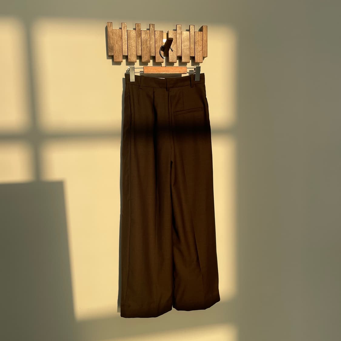 코스 와이드 레그 플리티드 울 트라우저 다크 브라운 상품이미지4