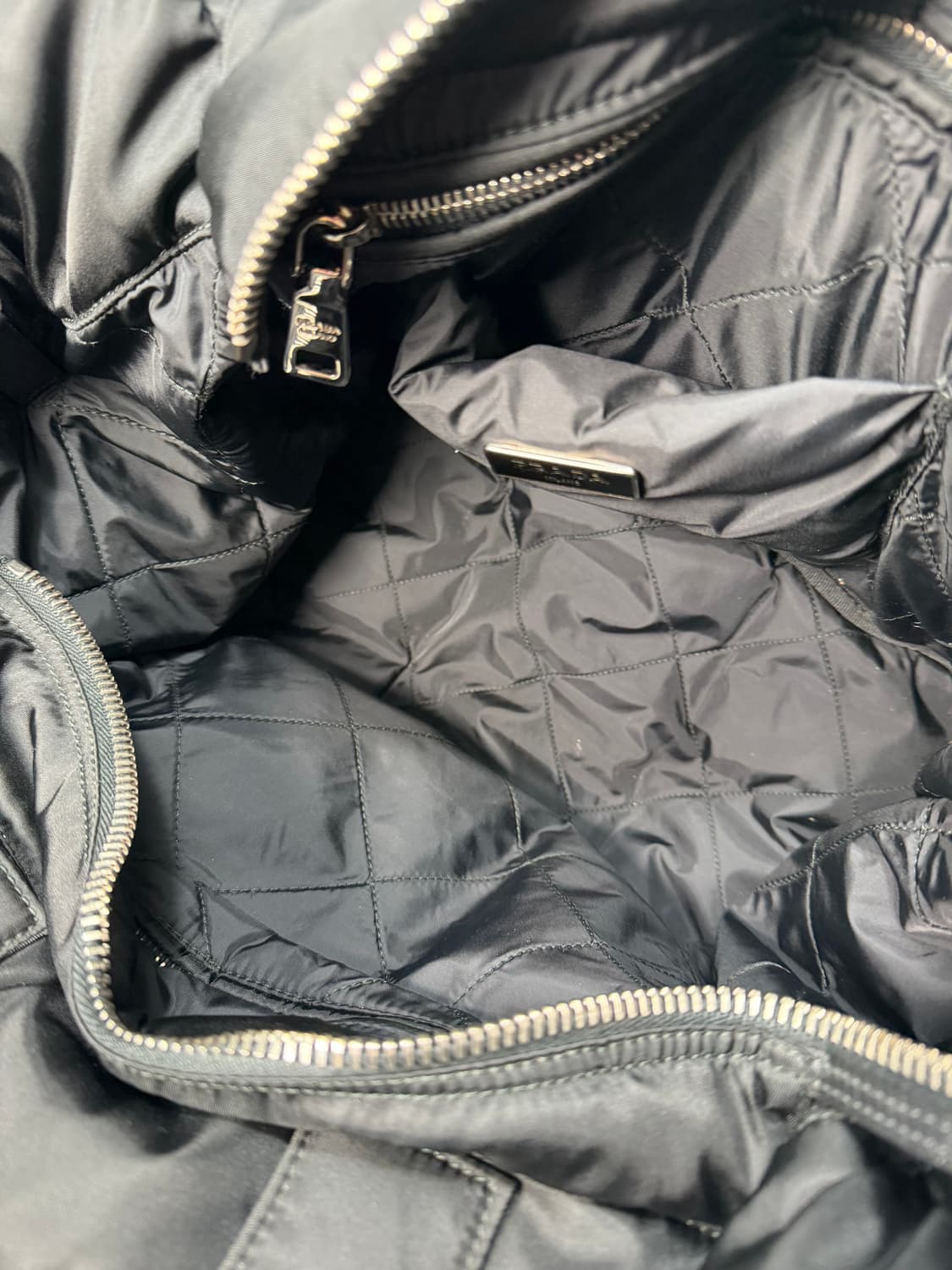 프라다 테수토 봄버 토트백 상품이미지8