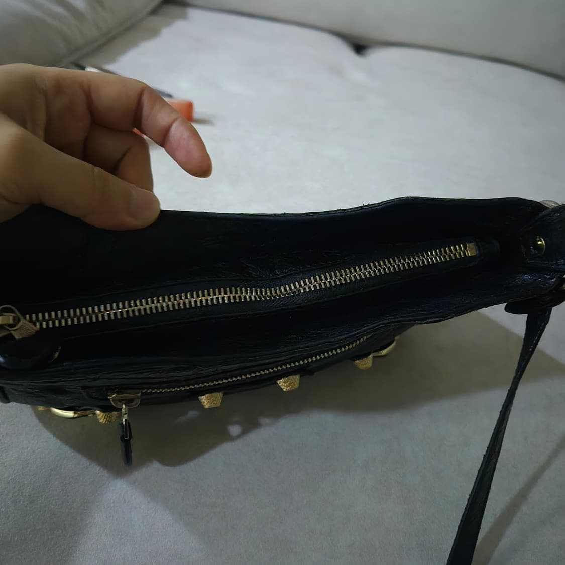 발렌시아가 자이언트 힙 크로스백 상품이미지3