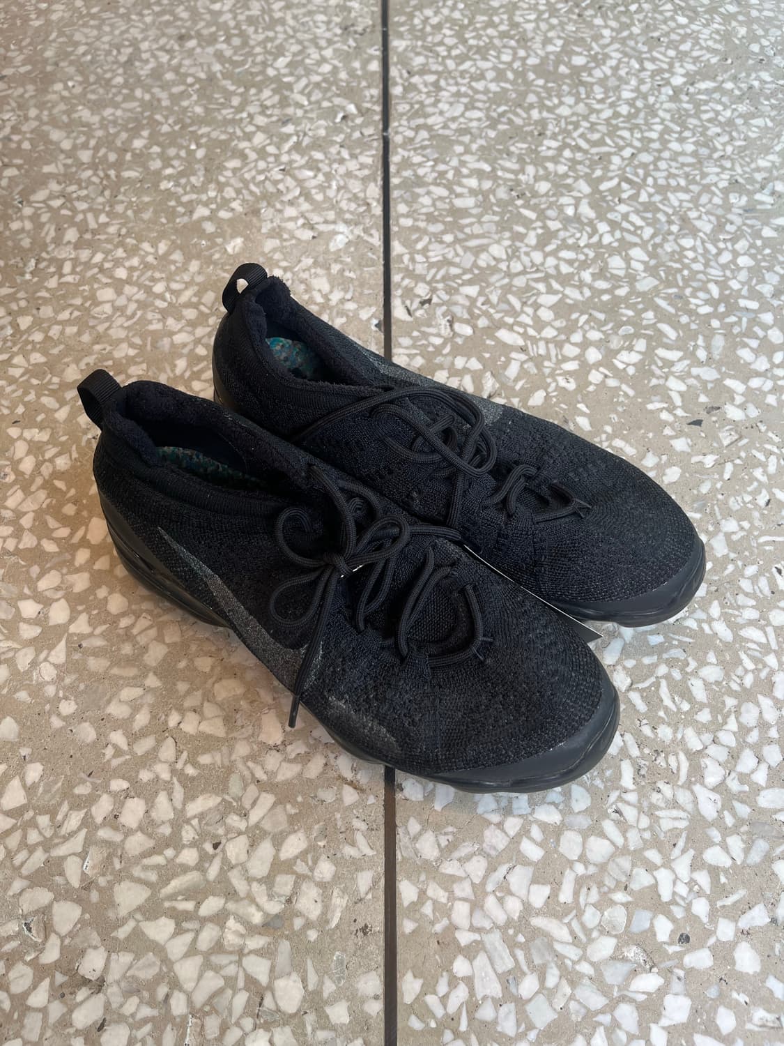 NIKE Black Flyknit Sneakers 상품이미지1