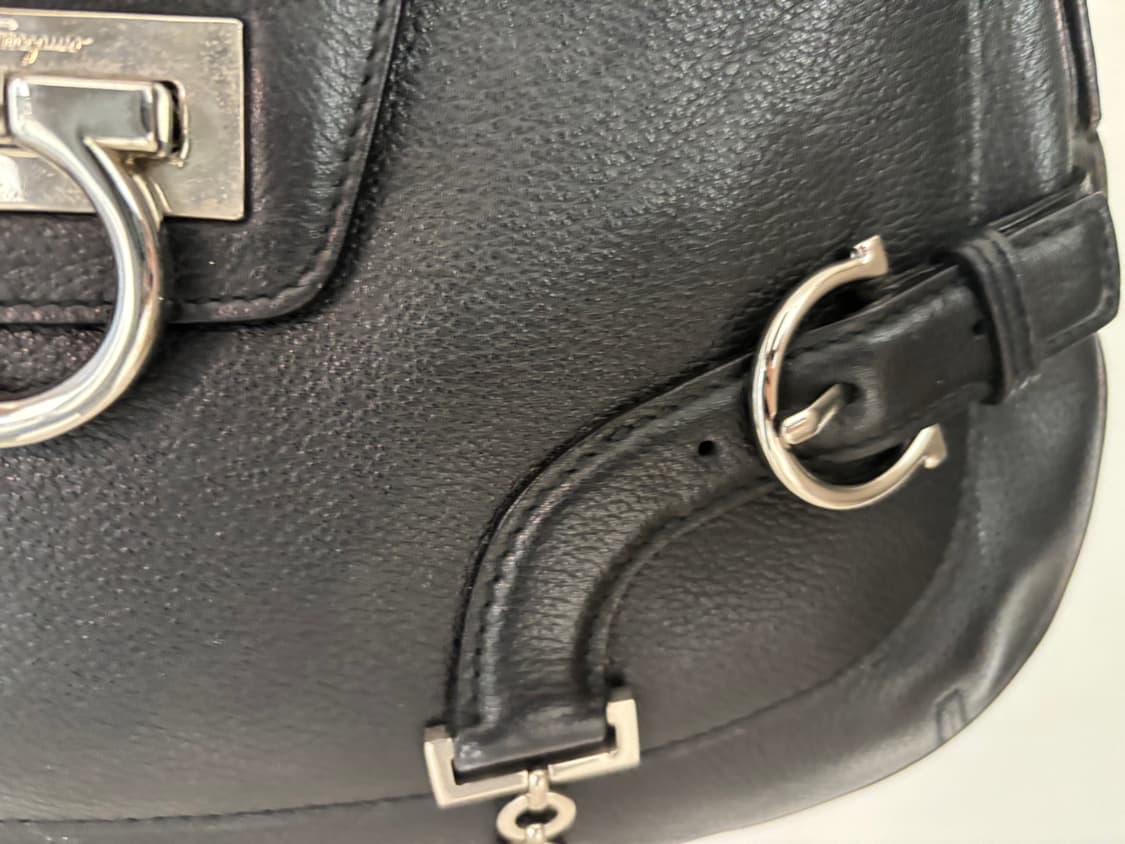 페라가모 간치니 블랙 숄더백 상품이미지5