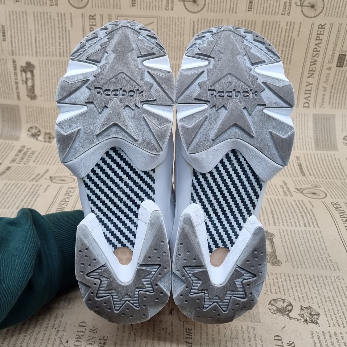 리복 인스타펌프퓨리 흰핑 운동화240 상품이미지3