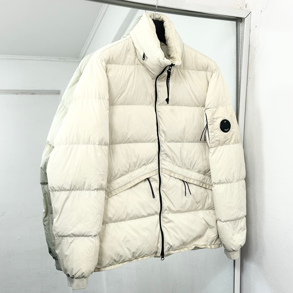 CP 컴퍼니 NYCRA 렌즈 다운 패딩 상품이미지1