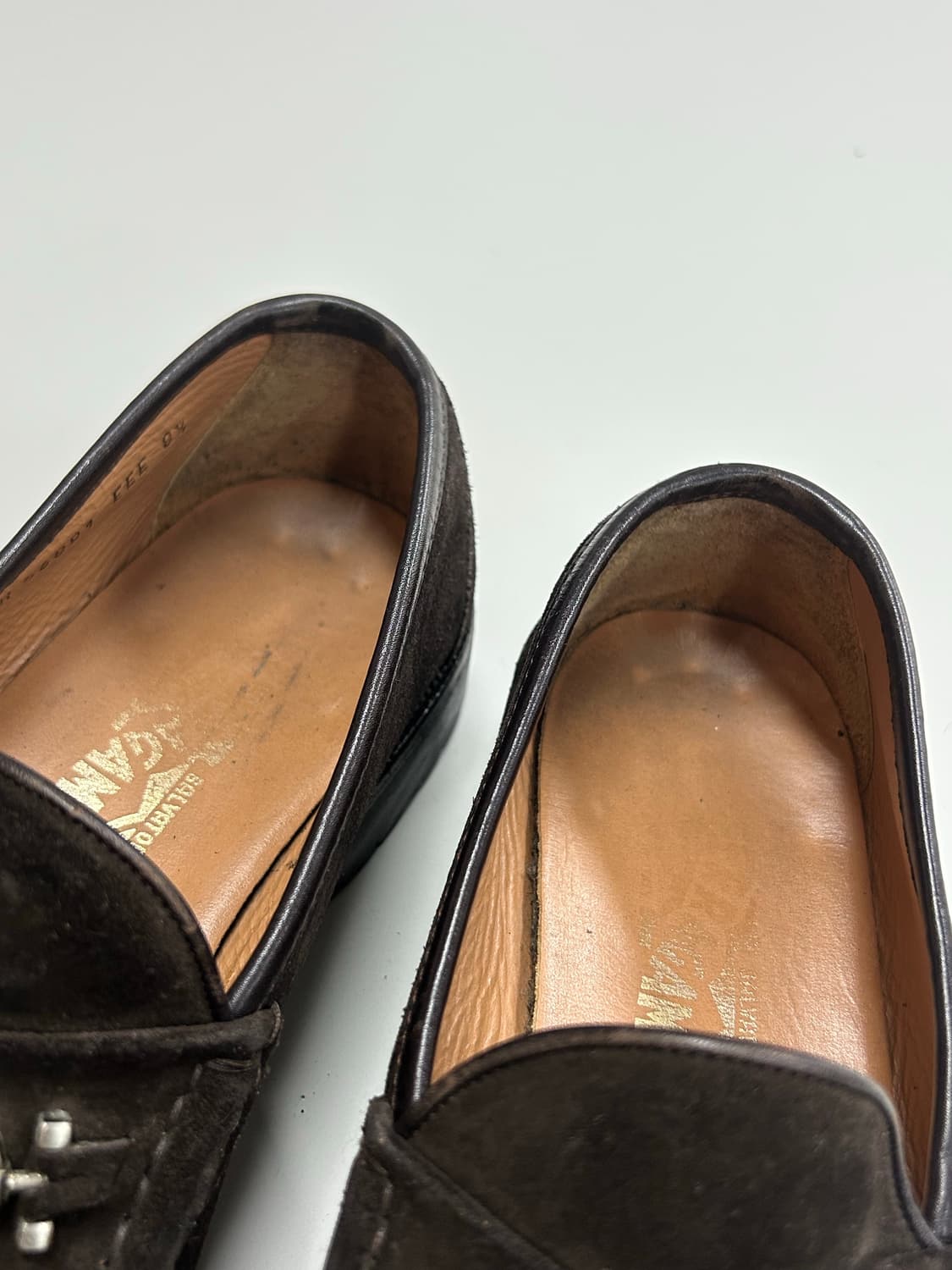 페라가모 스웨이드 간치니 로퍼 상품이미지8