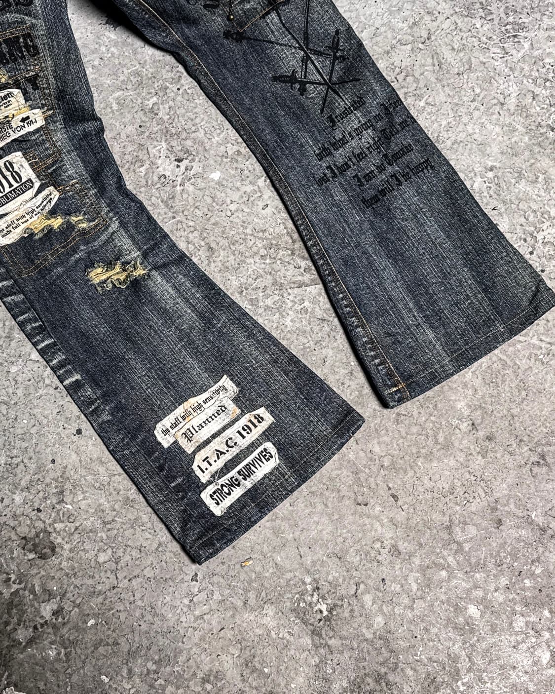 IN THE ATTIC – Graphic Stud Bootcut Deni 상품이미지9