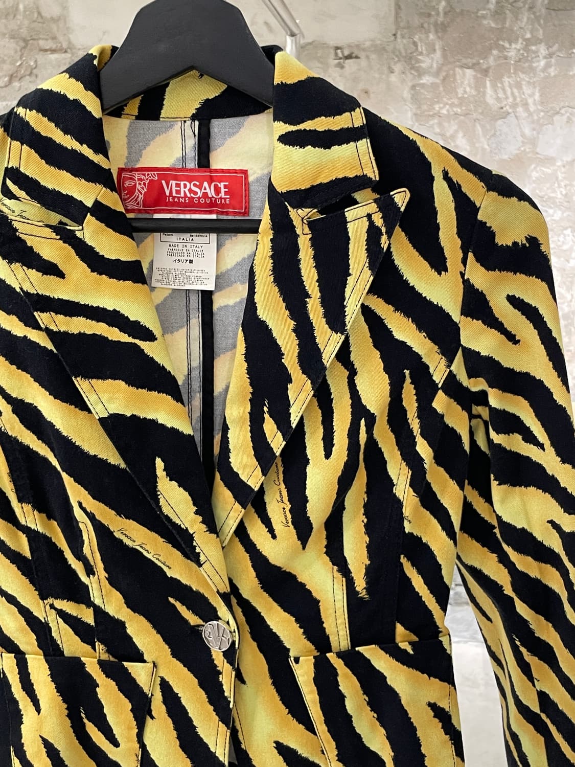 베르사체 진스 꾸뛰르 옐로우 타이거 크롭 슬림 자켓 상품이미지3