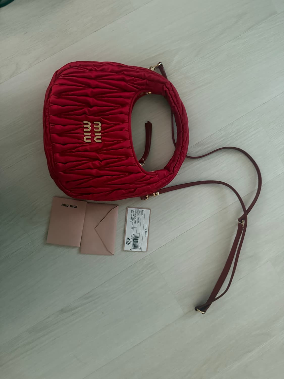 미우미우 마테라쎄 호보백 레드 상품이미지5