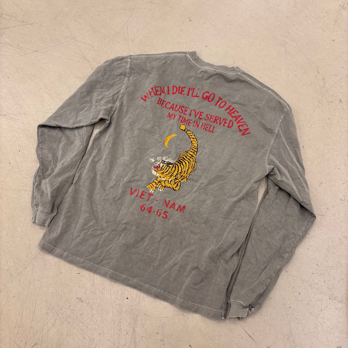 아웃스탠딩 그래픽 피그먼트 롱슬리브 상품이미지3