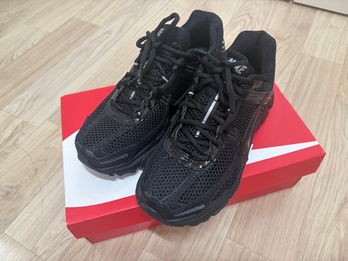 나이키 줌 보메로 5 (245 사이즈) 상품이미지2