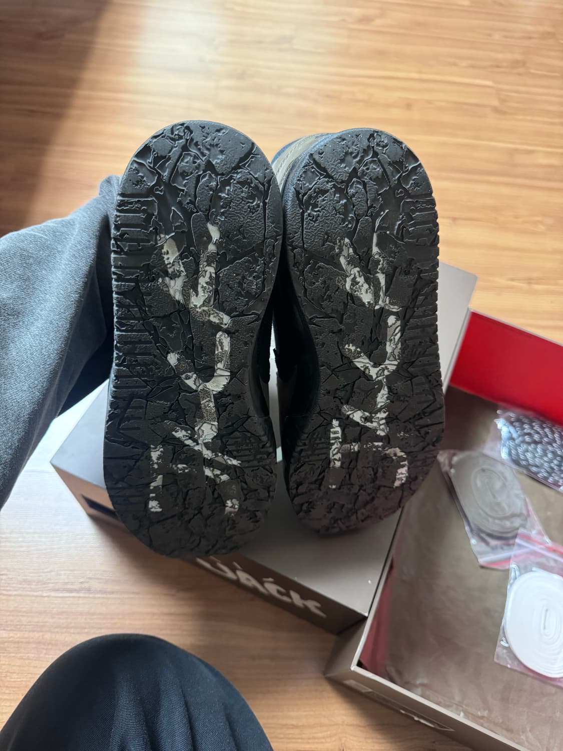 트래비스 스캇 점프맨 잭 TR 블랙 앤 다크 모카 상품이미지4