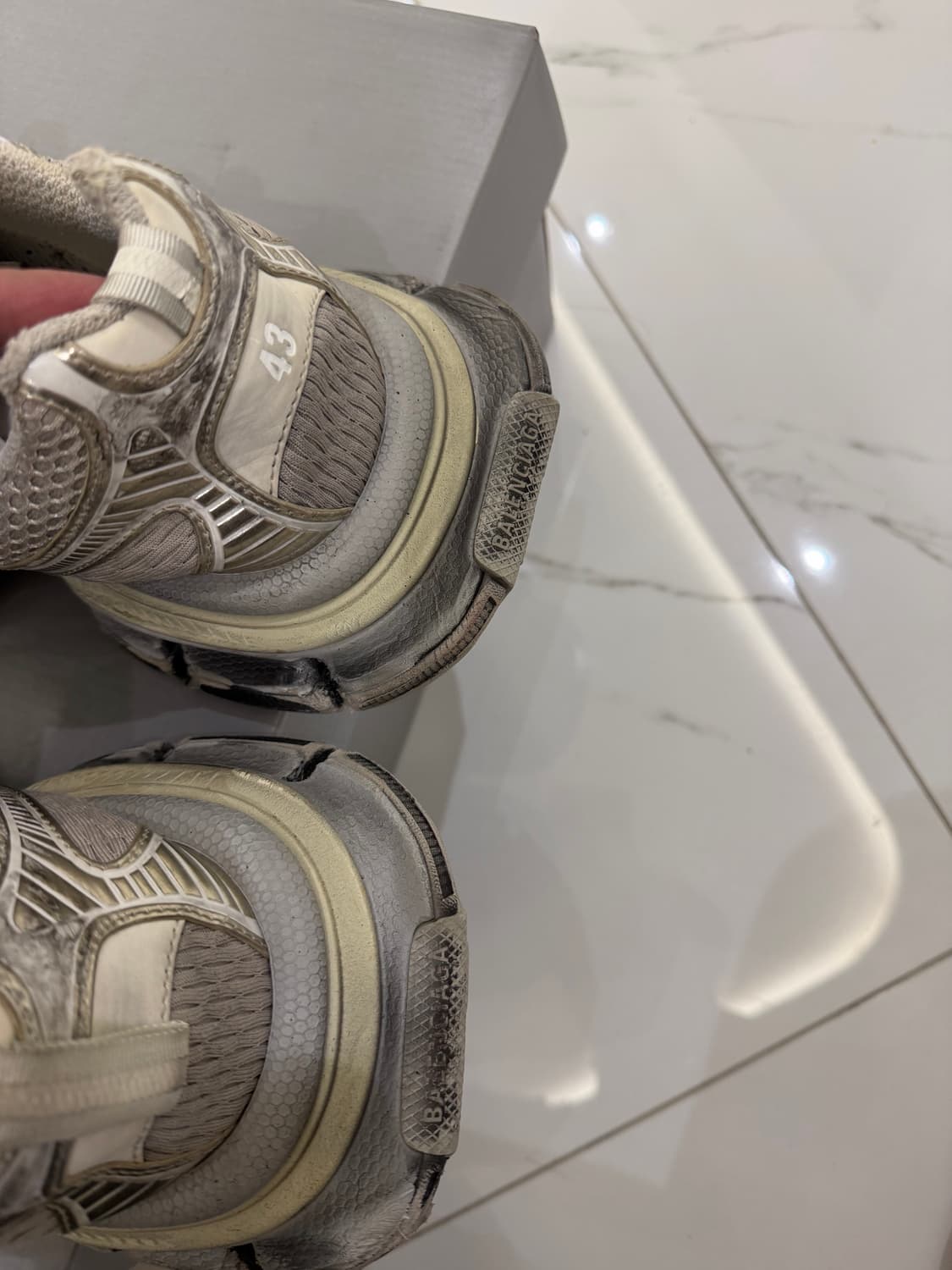 발렌시아가 3xl 에그쉘 원아웃 상품이미지4