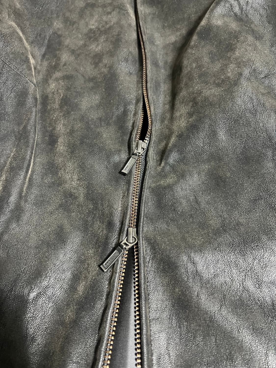 [L] 쿠어 믹스드 스웨이드 파이핑 점퍼 (블랙브라운) 상품이미지10