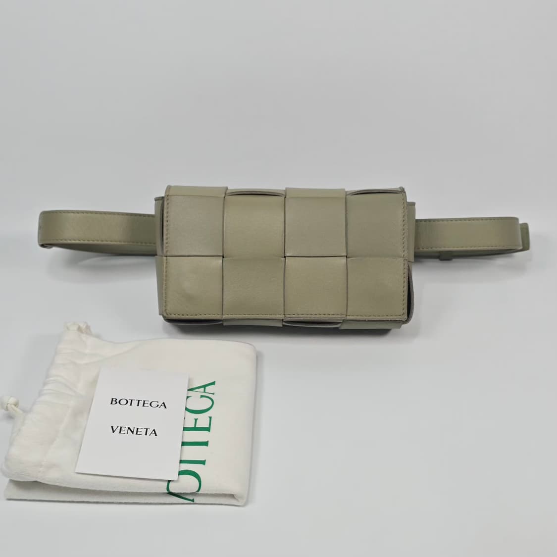 보테가베네타 카세트 벨트백 상품이미지1