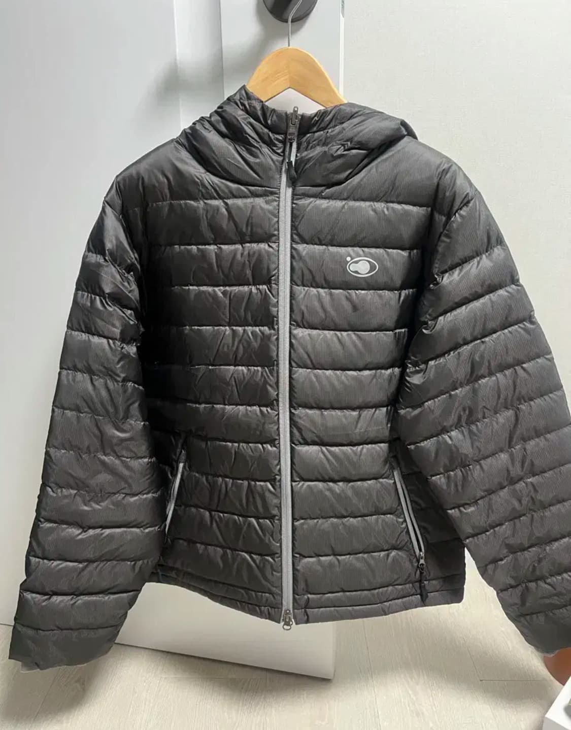 aeae 경량 패딩 블랙 NEW SYMBOL REVERSIBLE LIGH 상품이미지3