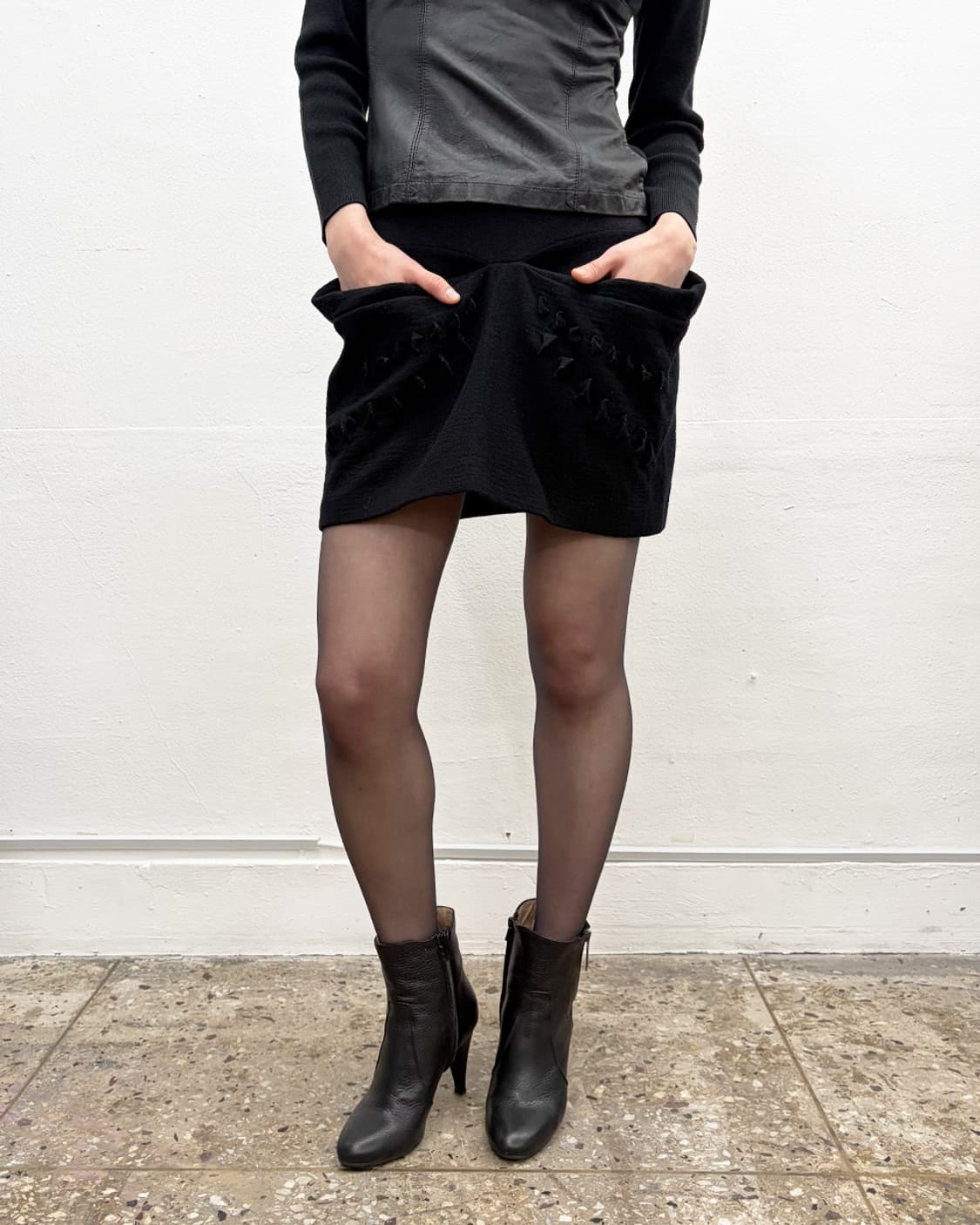 샤론 워숍 비대칭 프론트 미니 스커트 상품이미지1