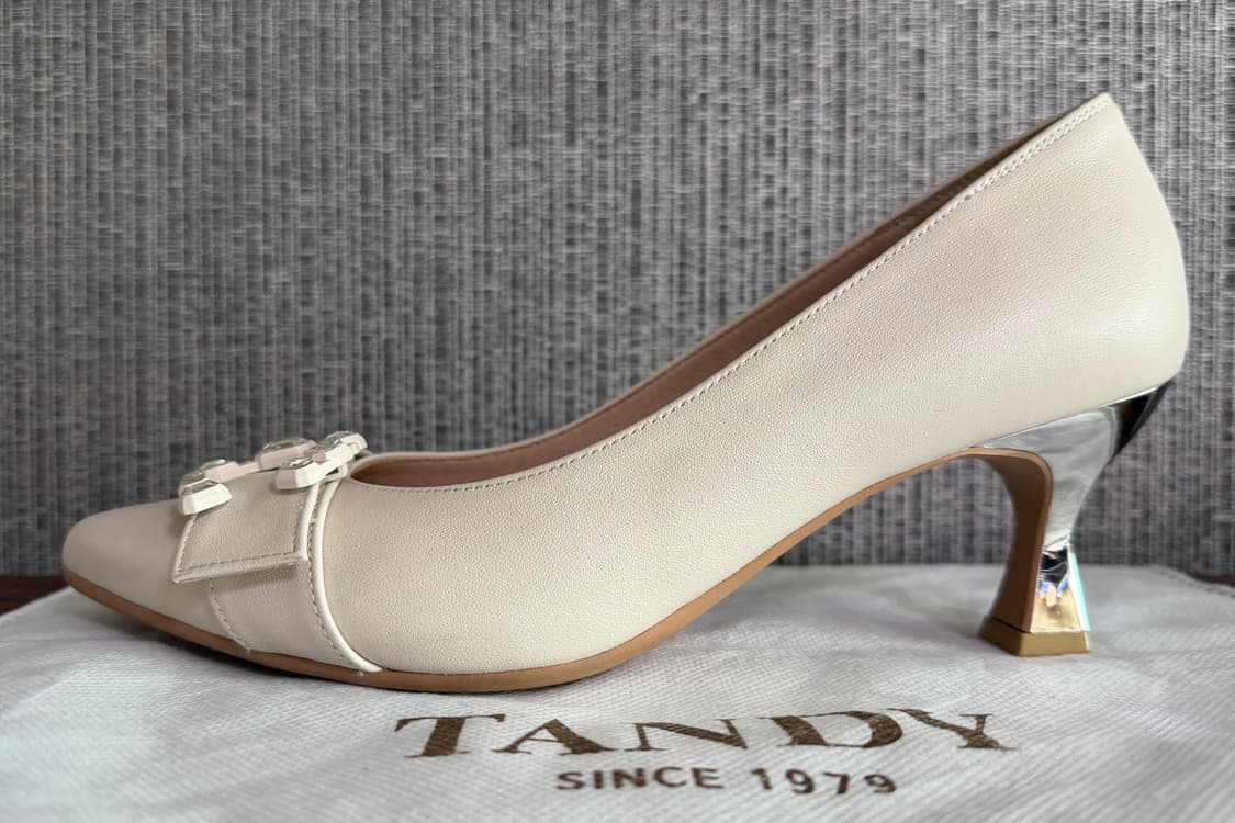 탠디 Tandy 주얼 장식 버클 아이보리 가죽 구두 미들힐 펌프스 슈즈 상품이미지3