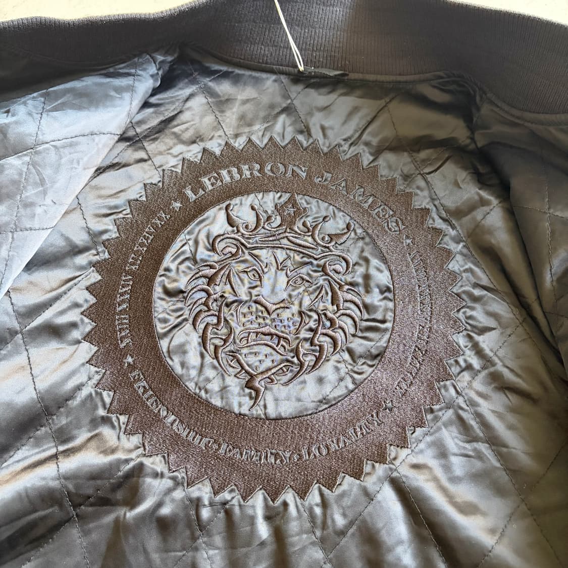 나이키 빈티지 르브론 제임슨 사틴 바시티 XL 상품이미지6