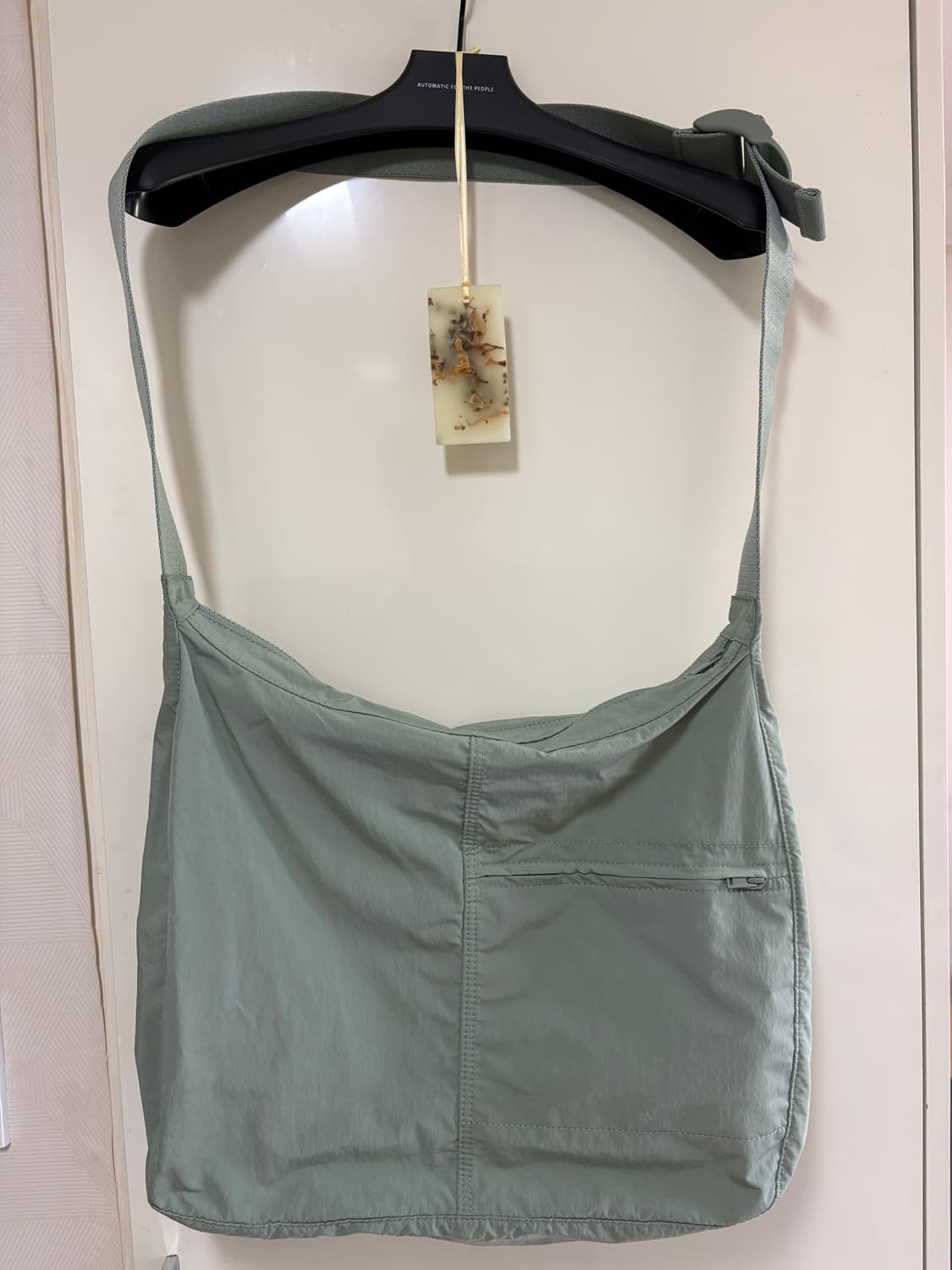 COS 세이지 그린 가방 상품이미지1