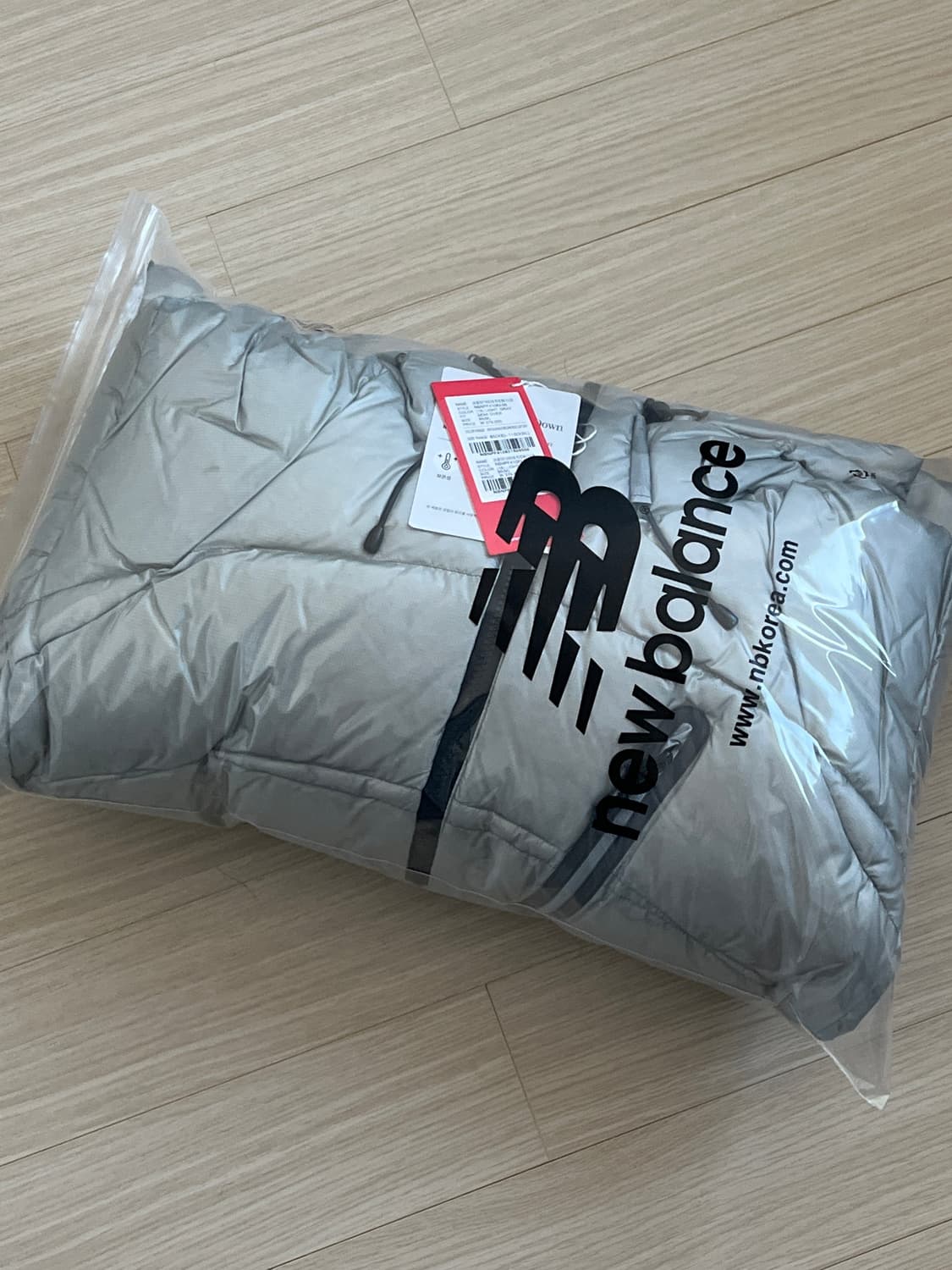 뉴발란스 UNI 플라잉77 슈퍼라이트 후드형 헤비 구스다운 상품이미지1