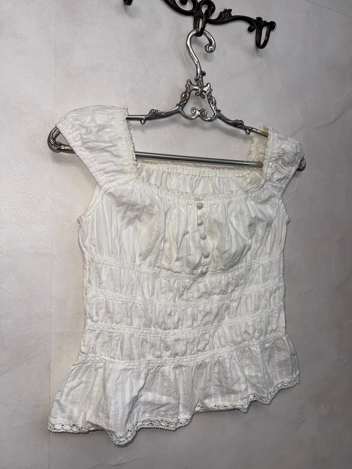 White cotton lace banding offshoulder bl 상품이미지2