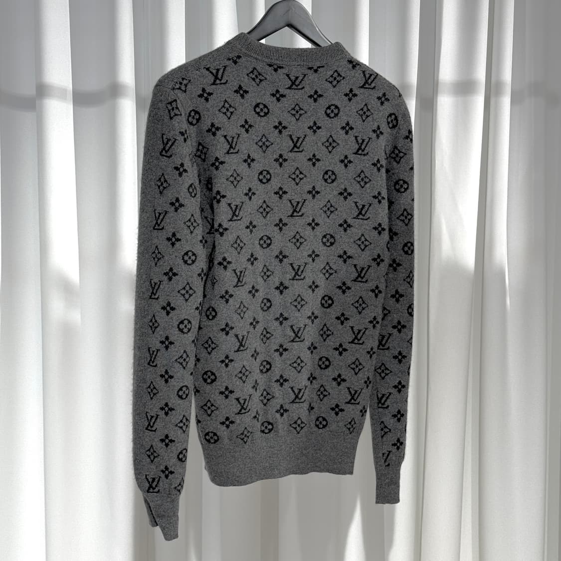(S) 루이비통 모노그램 하프앤하프 캐시미어 니트 상품이미지1