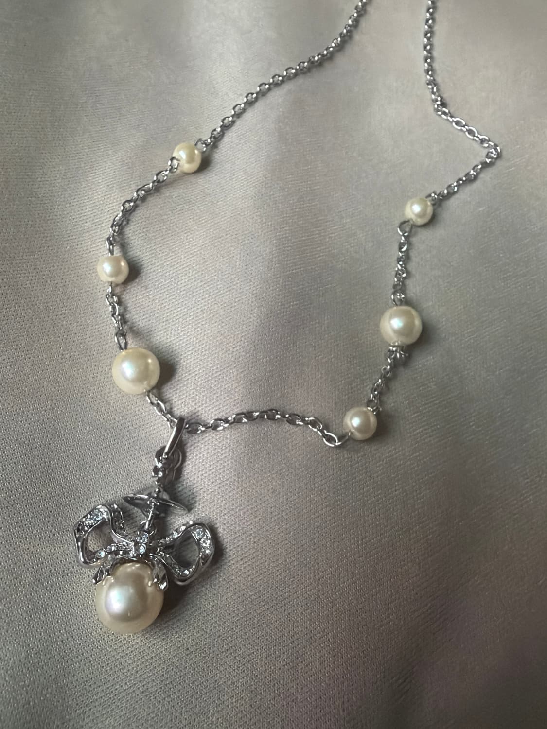 비비안웨스트우드 빈티지 펄드롭 리본ORB 네크리스 상품이미지1