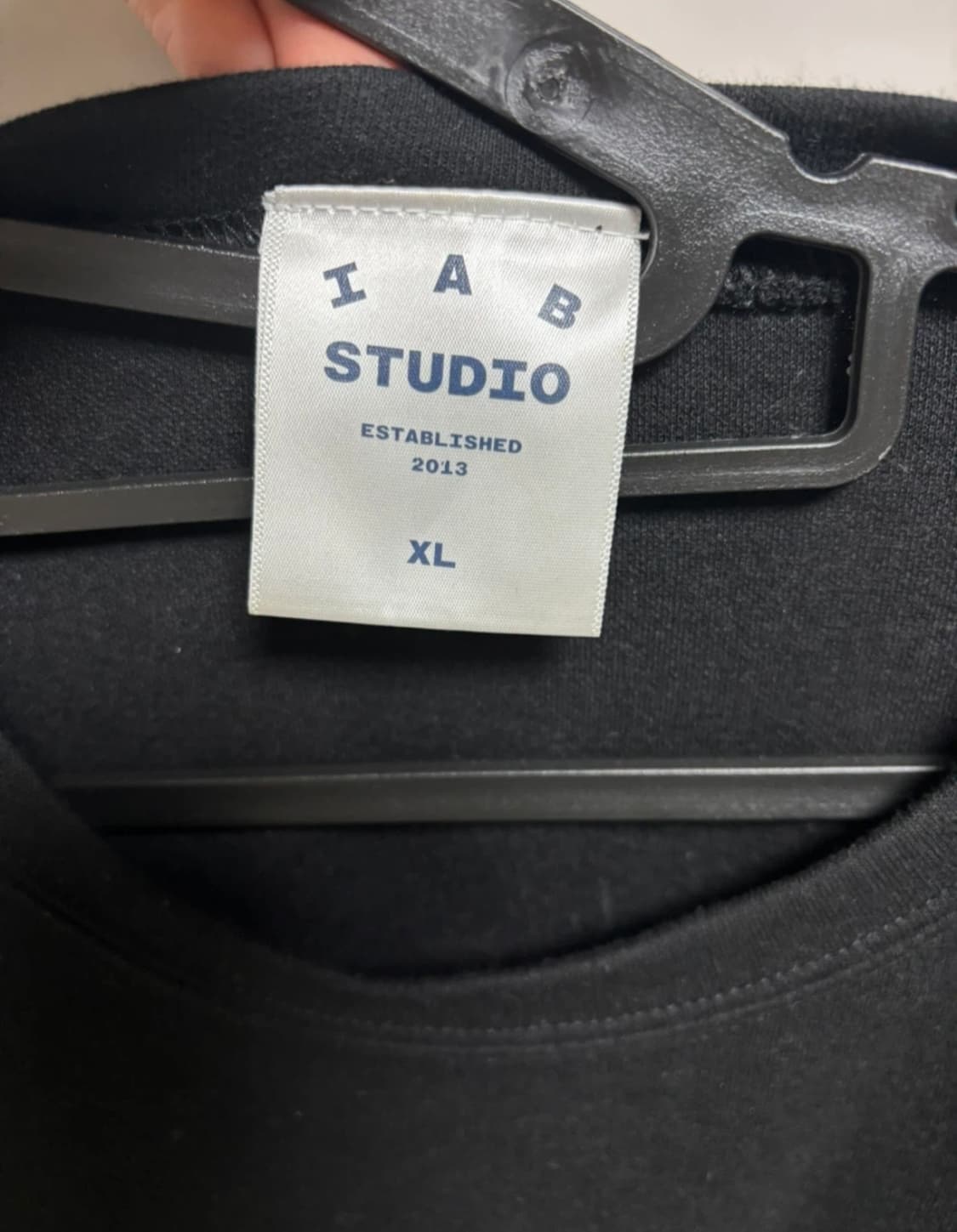 아이앱 스튜디오 롱슬리브 티셔츠 블랙 색상 XL 상품이미지3