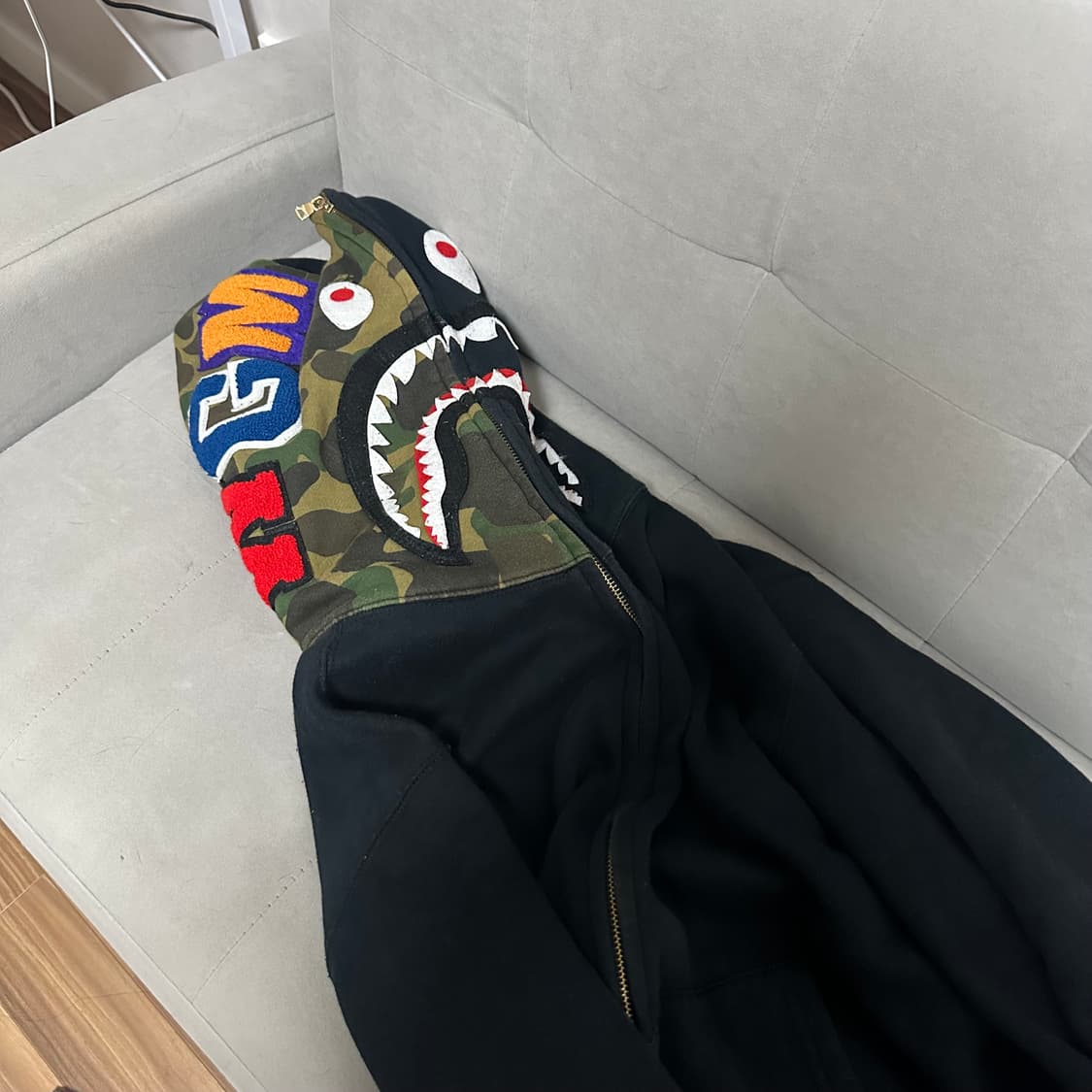 베이프 샤크 카모 후드집업 상품이미지1