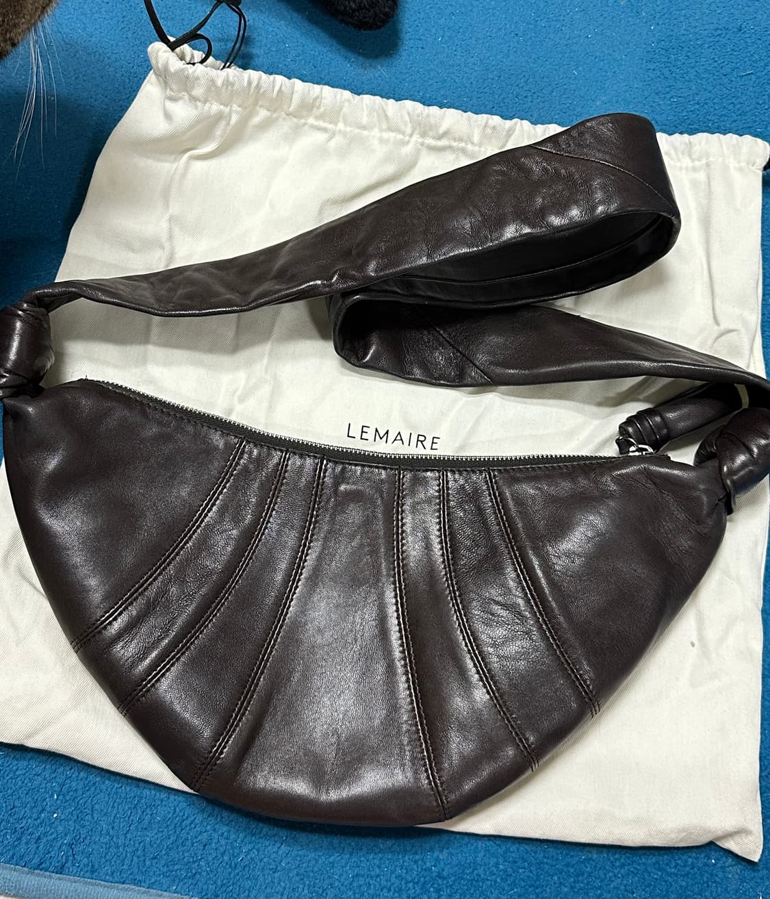 르메르 크루아상 레더 다크초코 상품이미지2