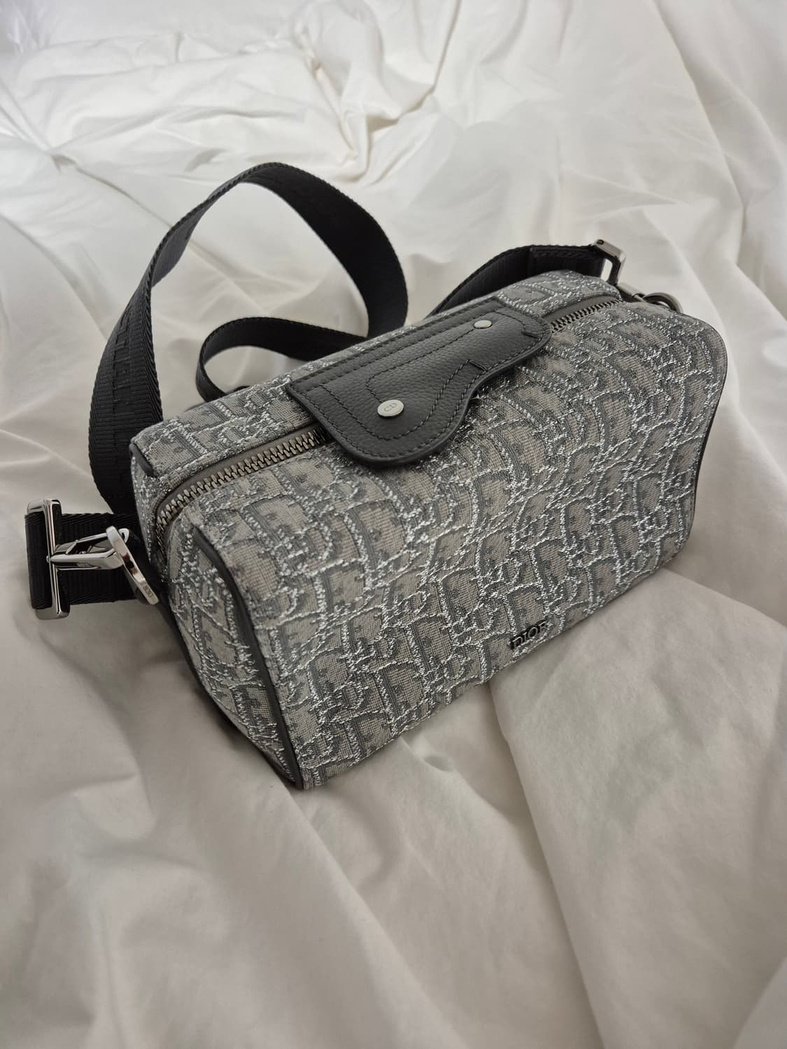 디올 한정판 루테늄 링고 22 크로스백 상품이미지1