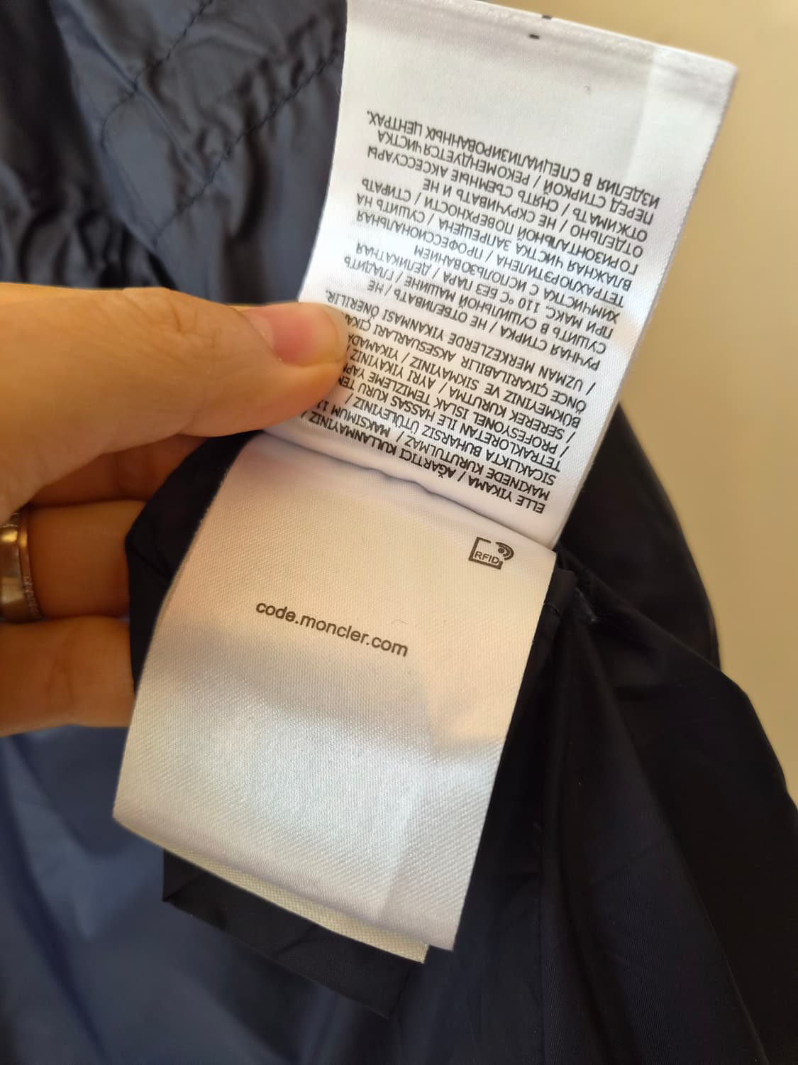 몽클레어 여성 네이비후드바람막이점퍼 2사이즈 상품이미지9