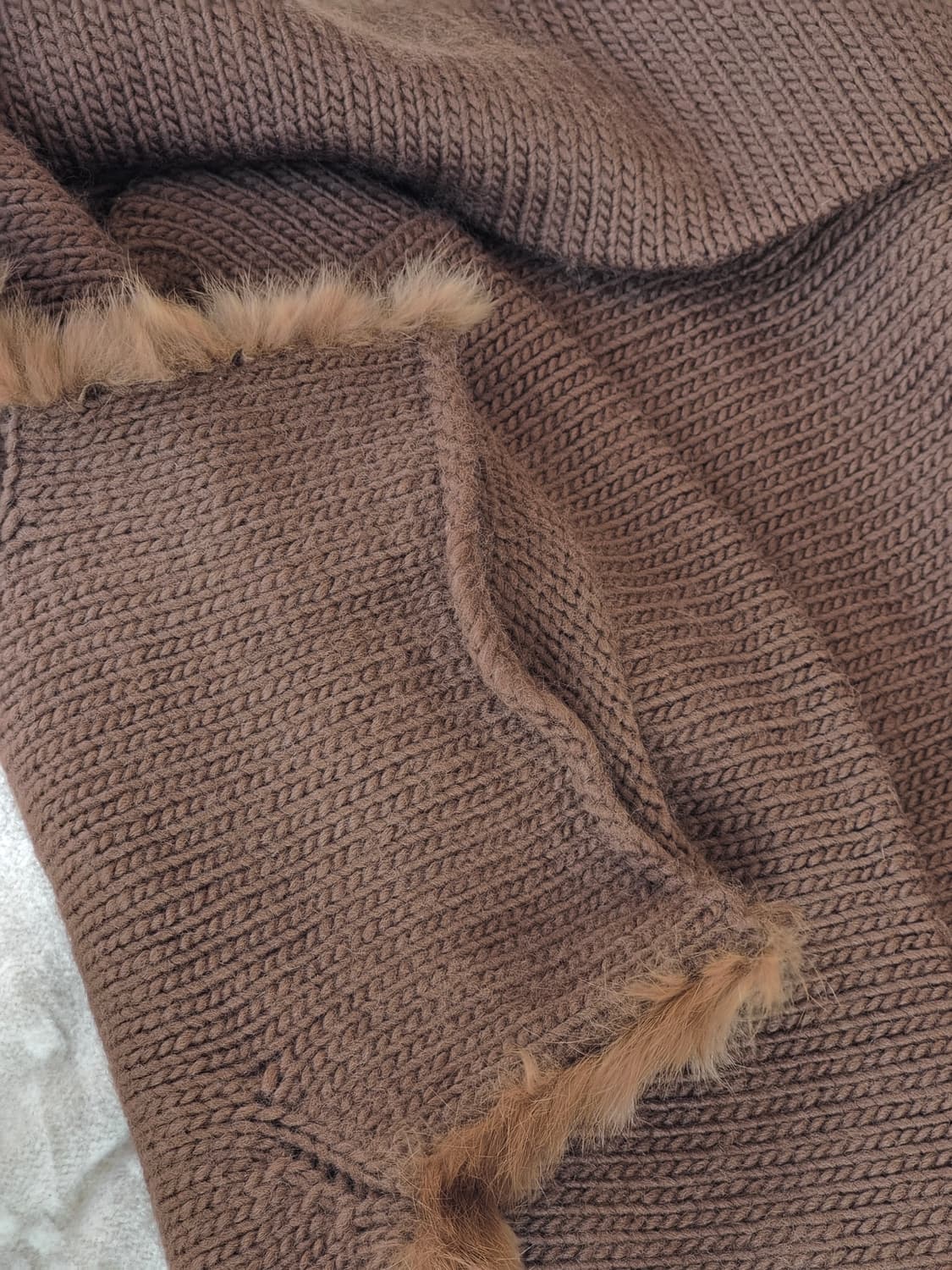DKNY 여성 브라운 퍼 장식 니트 (M)  상품이미지8