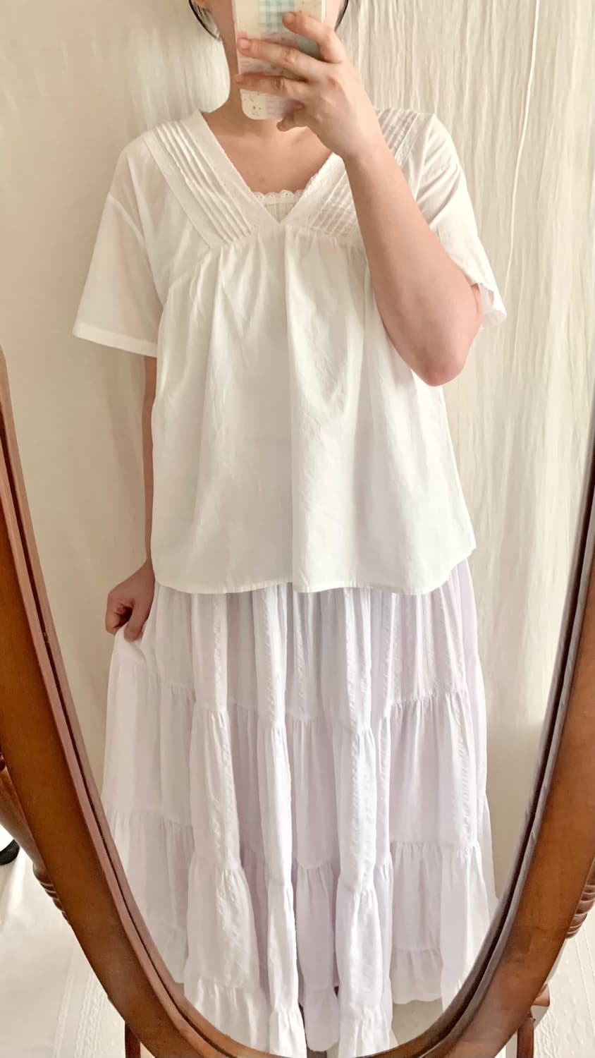 어스뮤직 화이트 레이스 핀턱 블라우스 상품이미지4