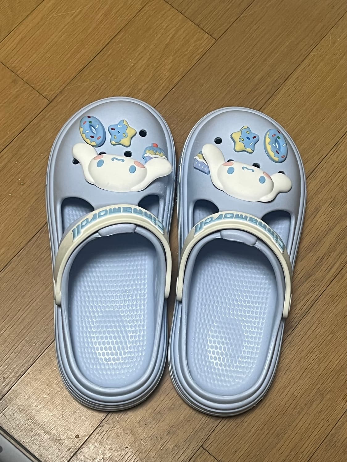 산리오 정품 시나모롤 230 크록스 상품이미지1