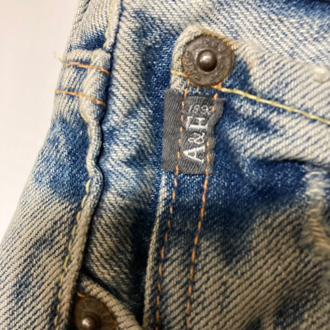 Abecrombie&Fitch KILBURN 로우라이즈 데미지 부츠컷 상품이미지4