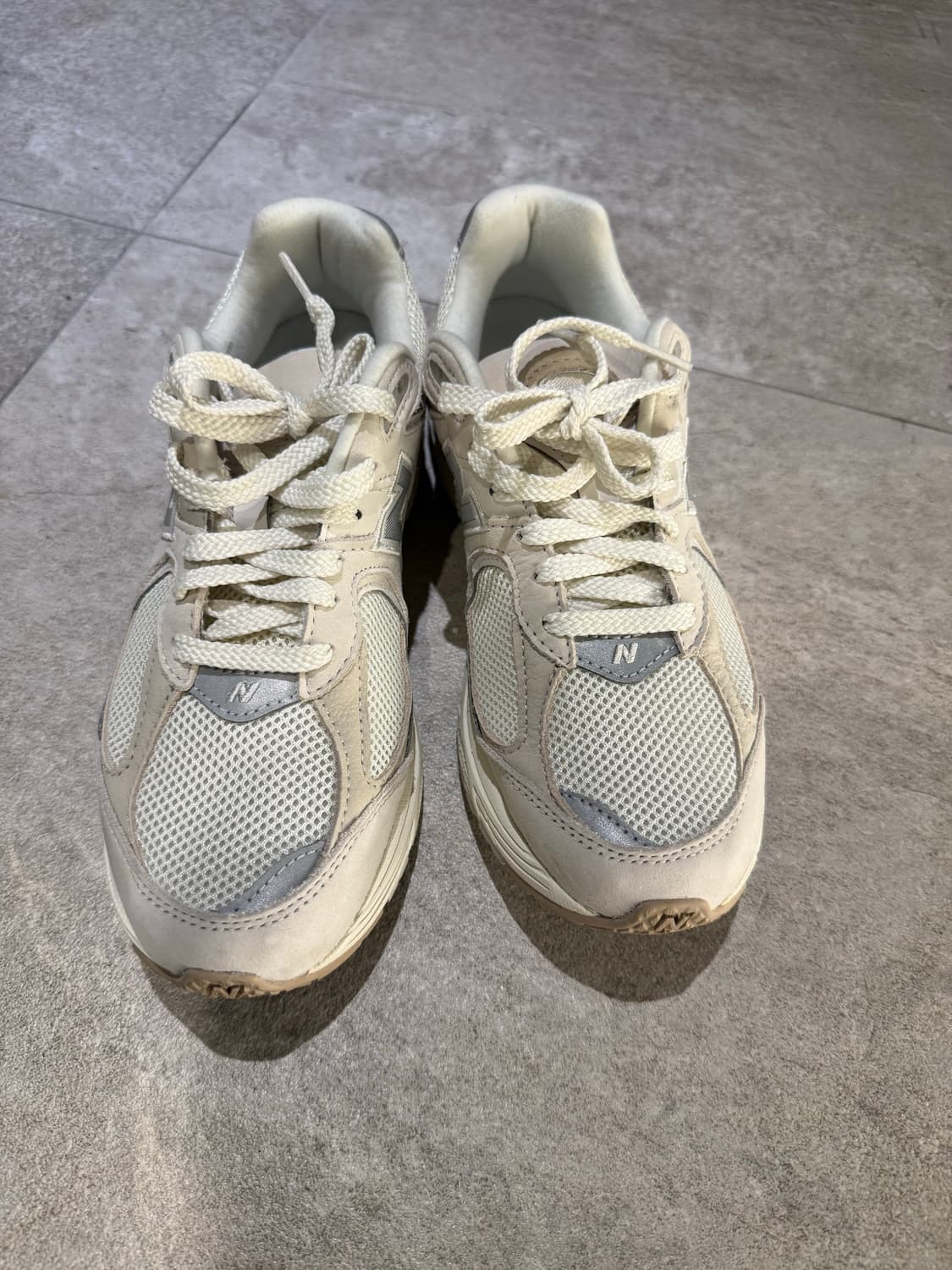 뉴발란스 2002 240 화이트 아이보리 상품이미지1