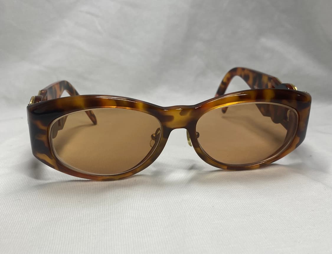 90s 빈티지 베르사체 선글라스 레오파드 호피 비기 착용 모델 상품이미지2