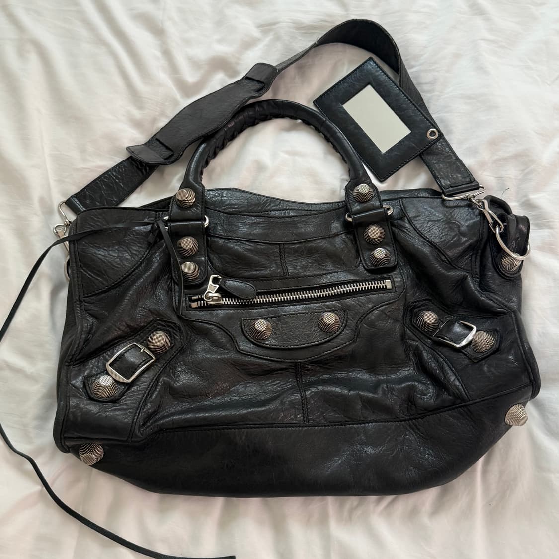 발렌시아가 모터백 블랙 미디움 상품이미지1