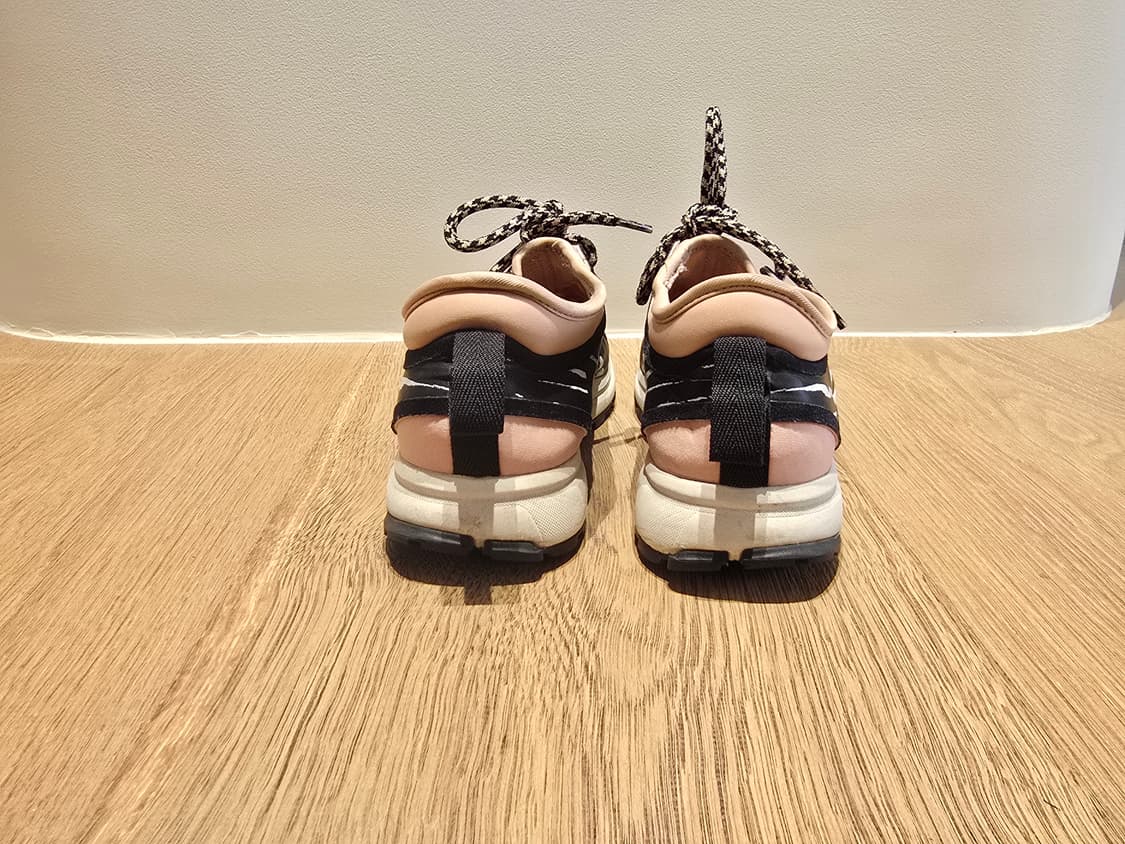 아디다스 바이 스텔라 매카트니 콜라보 등산화입니다. 235mm  상품이미지3