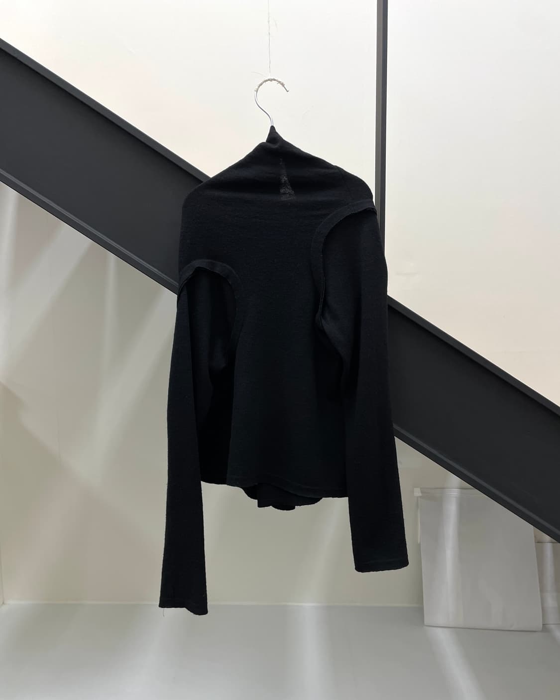 꼼데가르송 비대칭 컷앤쏘 니트 탑 상품이미지2