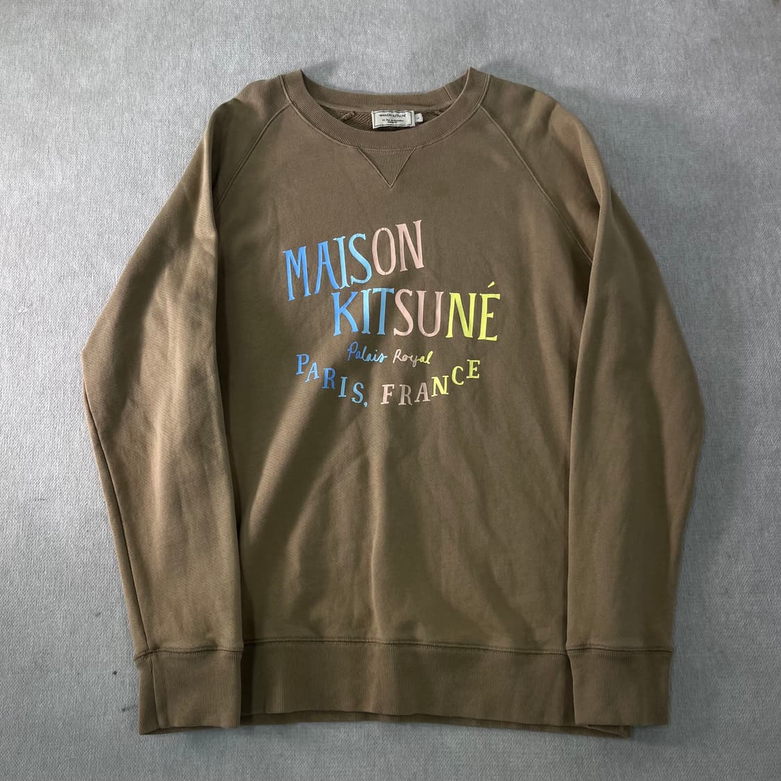 100 메종키츠네 24FW 빅로고 베이지 맨투맨 상품이미지1