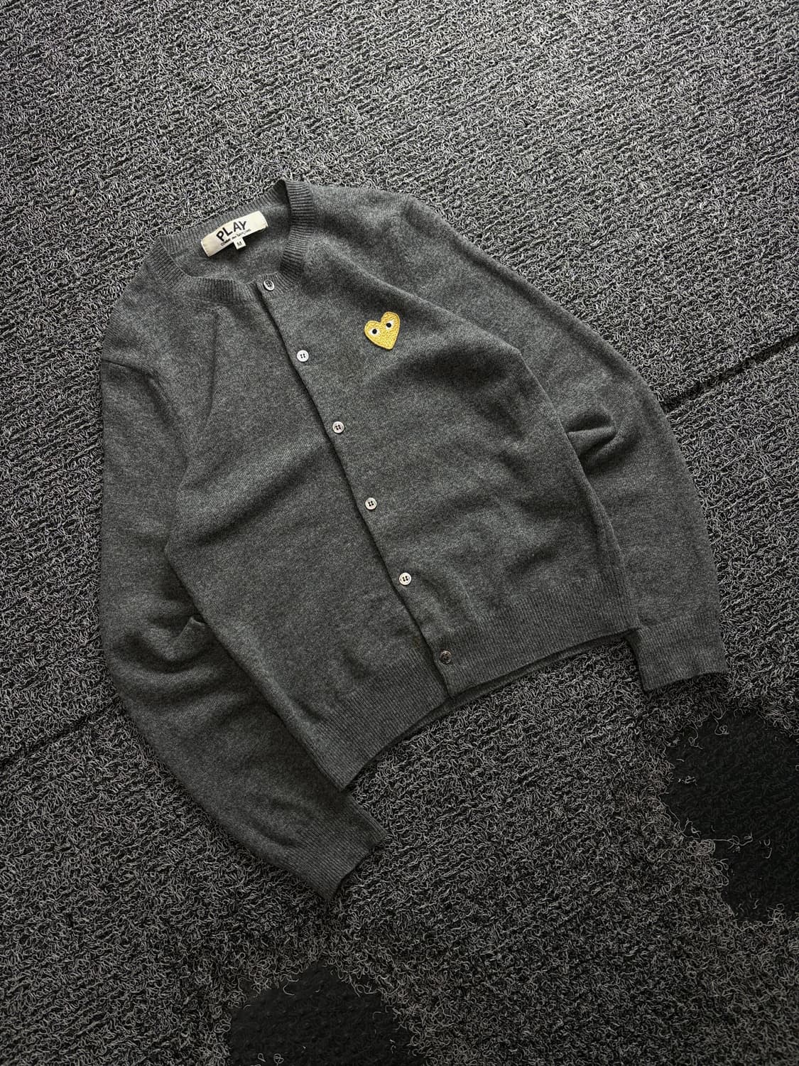 꼼데가르송 플레이 골드 하트 와펜 울 가디건 3965 상품이미지1