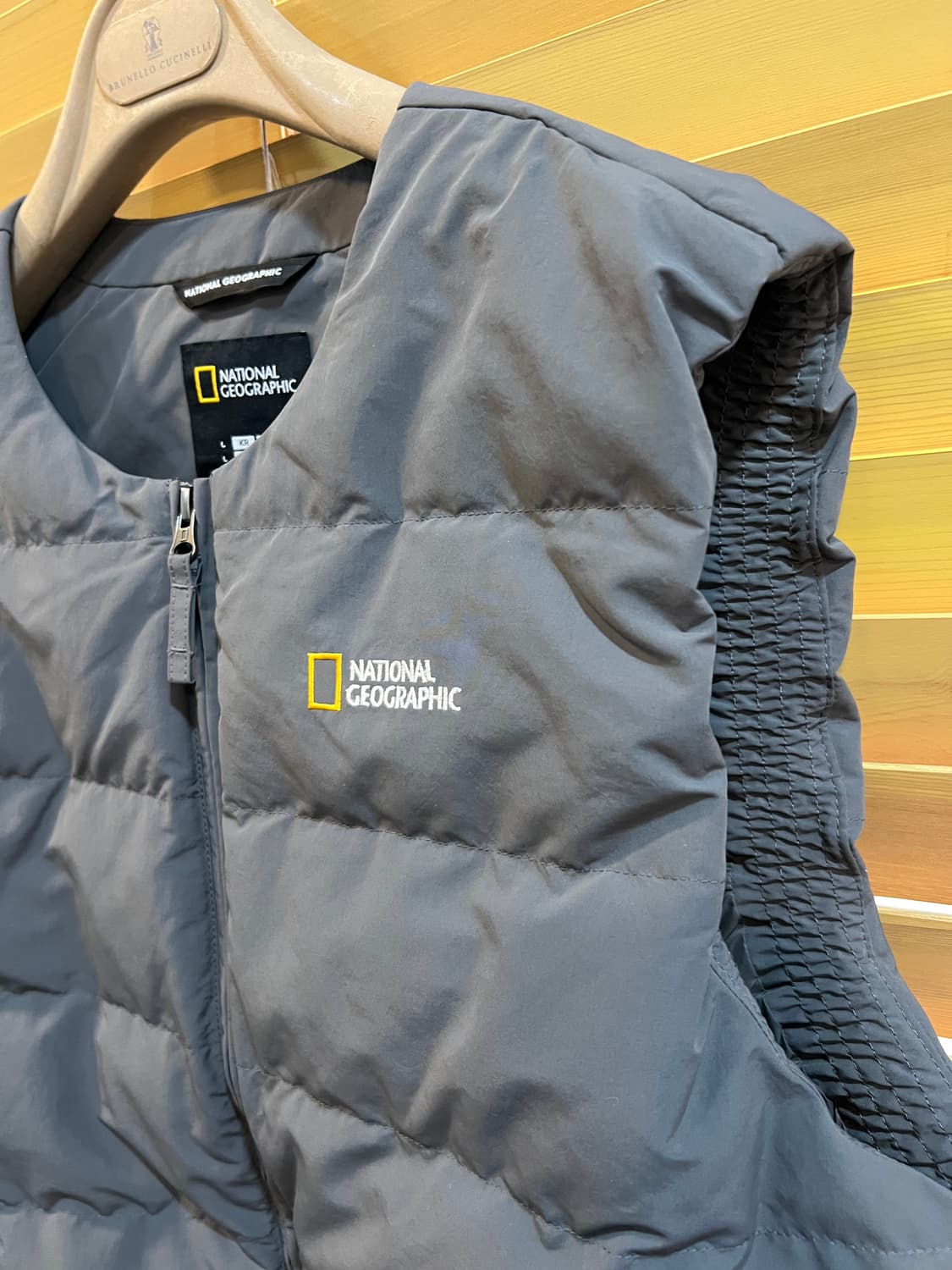 내셔널지오그래픽 남성 다크그레이구스다운패딩조끼  상품이미지4