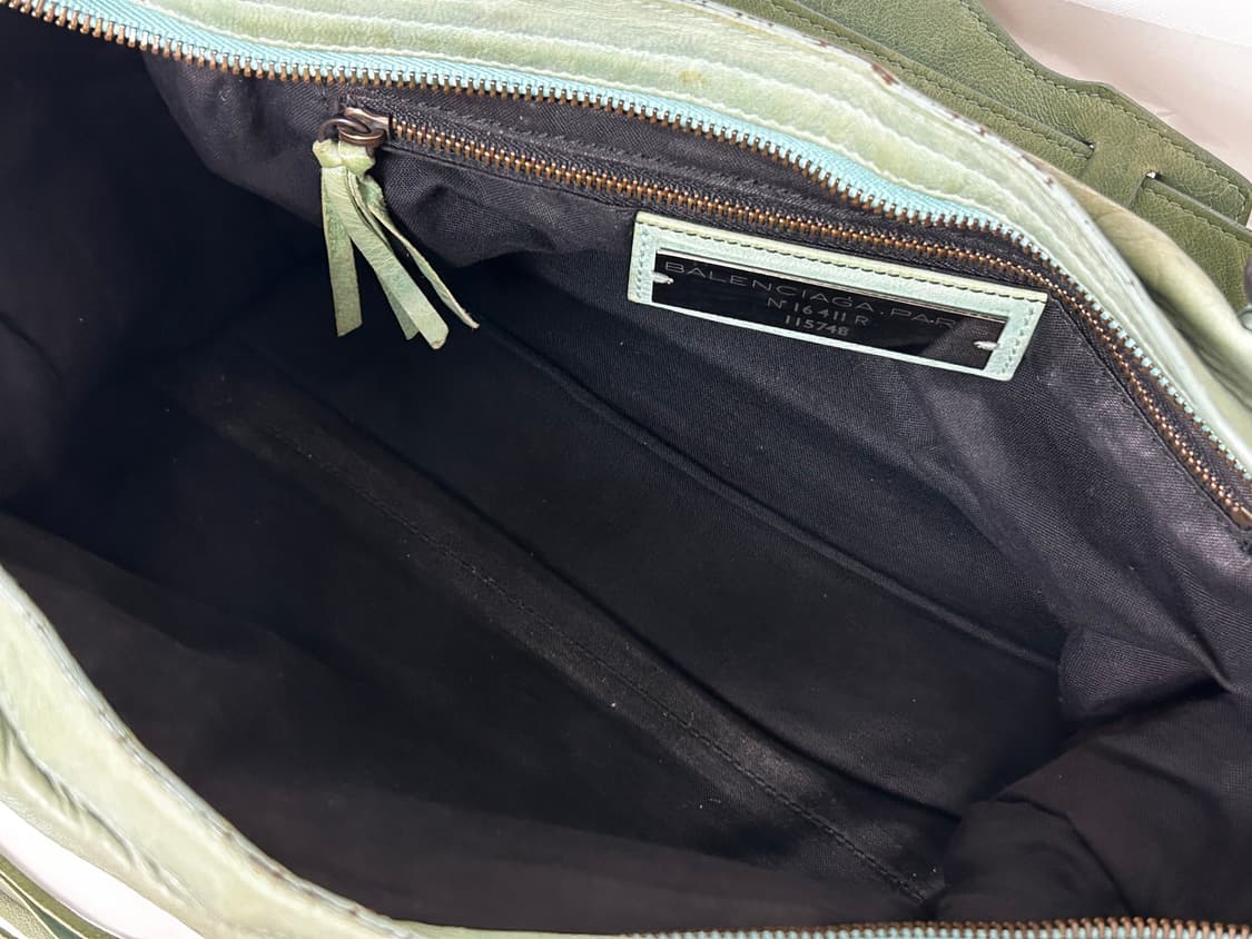 발렌시아가 클래식 시티 모터백 미디움 민트 상품이미지6