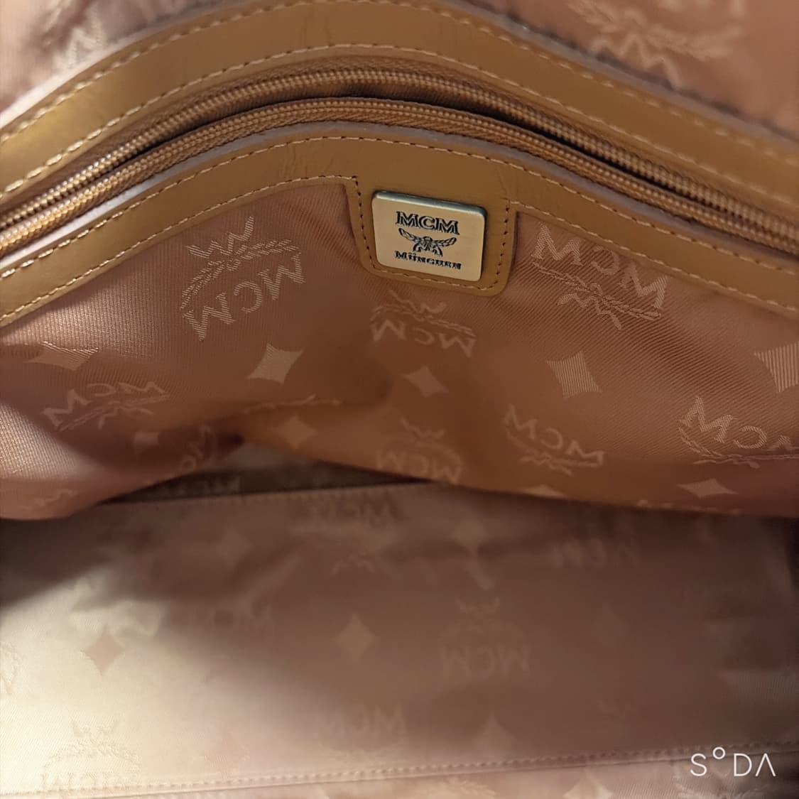 MCM 엠씨엠 로고 프린팅 토트백 상품이미지9