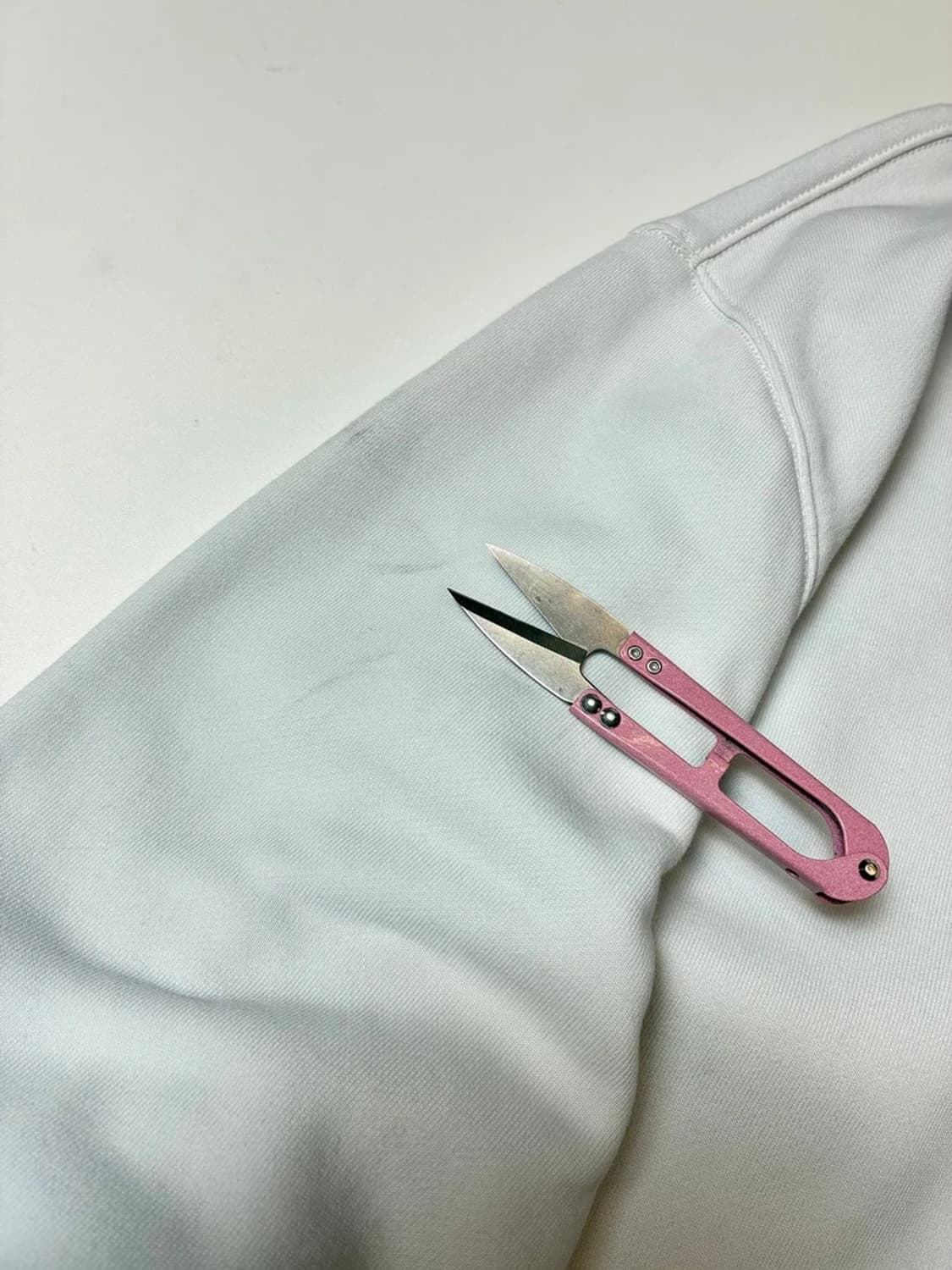 스톤아일랜드 시그니처 와펜 로고 크루넥 맨투맨 PN8220 상품이미지7