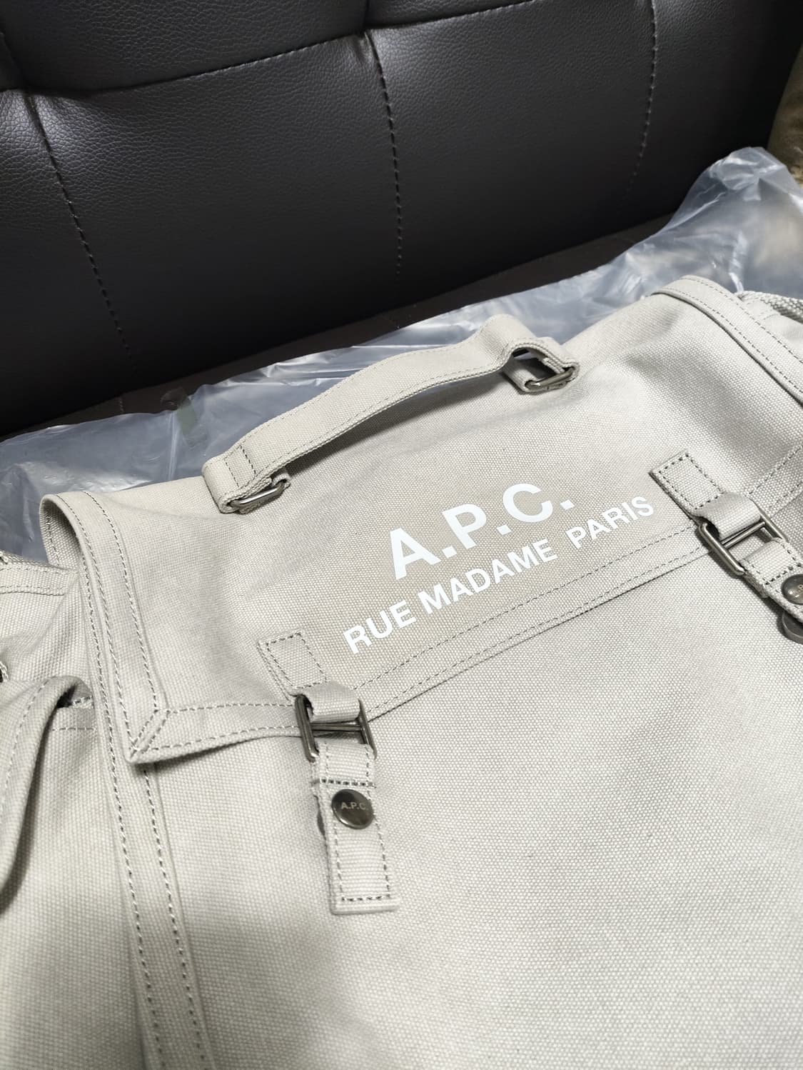 (새상품)APC 아페쎄 정품 레쿠퍼레이션 사첼형 토트백/숄더백 샌드 상품이미지3