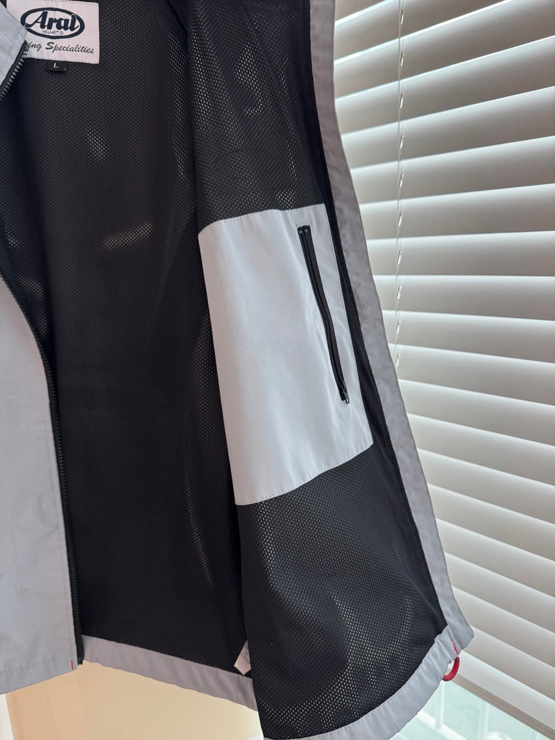 아라이 그레이 자수로고 바람막이 L 상품이미지5