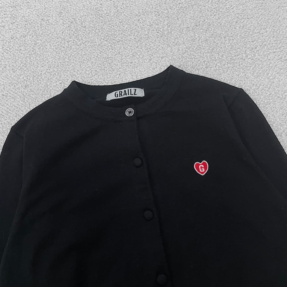 그레일즈 하트 로고 라운드 가디건 블랙 상품이미지3