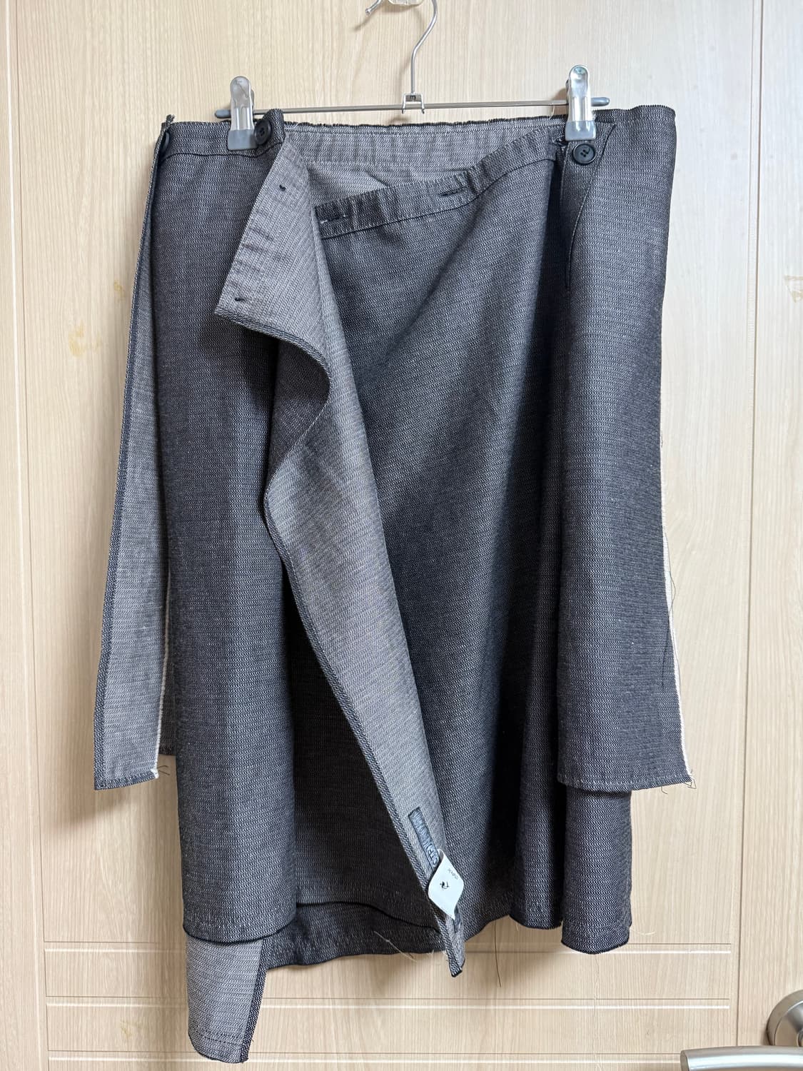 0tape 공테잎 FRINGE BUTTON SKIRT GRAY 상품이미지4